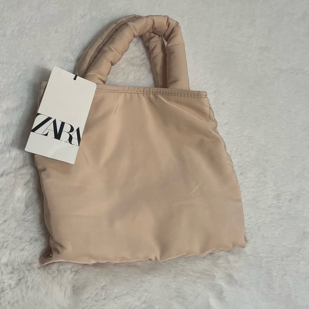 Zara small sized puffer bag! Brand new! Nude color! Long gold detachable chain.